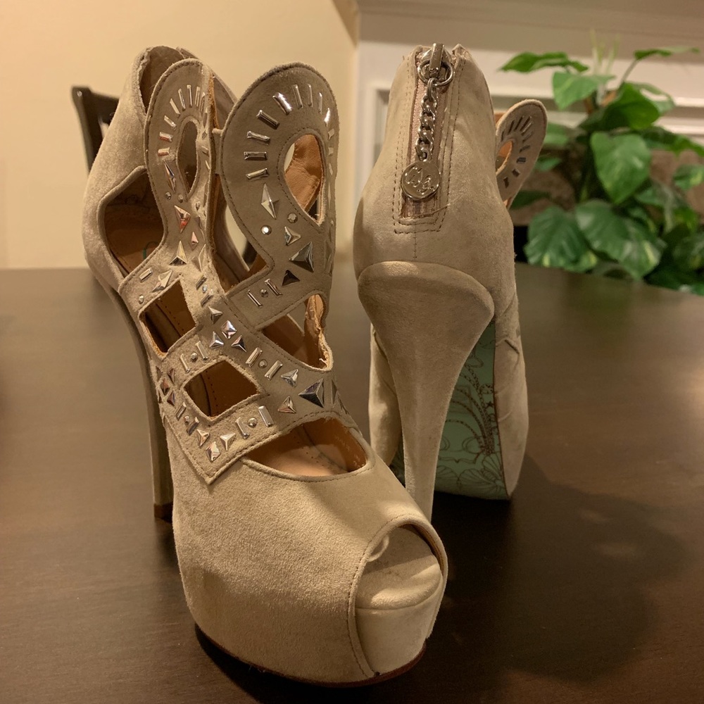 BRAND NEW CJG HEELS